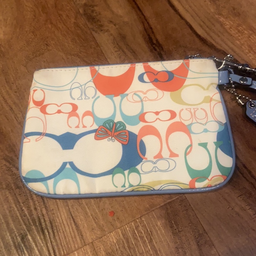 Coach cream nylon, butterfly, signature C wristlet - Picture 3 of 15